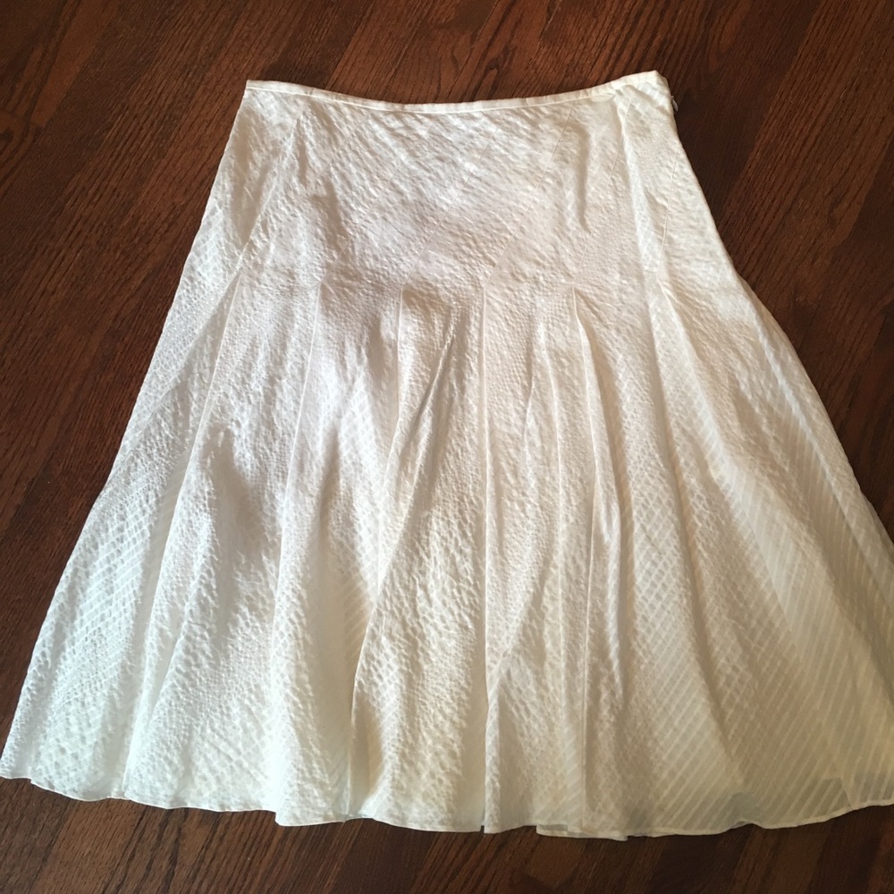 Banana republic flowing white knee length skirt